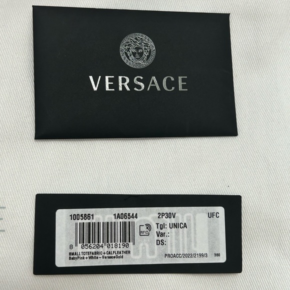 *NWT* VERSACE LA MEDUSA SMALL LOGO TOTE, SOLD OUT IN STORES! - Picture 10 of 17